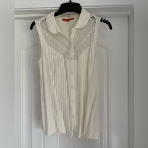 Sleeveless ModCloth ivory blouse with embroidery detail in size extra small